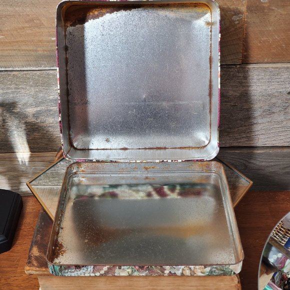 Victorian Tin Box - 8" square - Cherubs, Beads, Lace - Picture 8 of 8